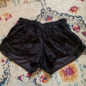 Black camo 4” lululemon shorts